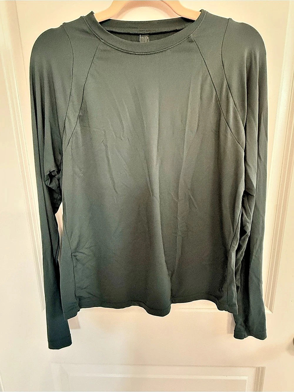 Nike skims Long Sleeve Athletic Top in Green Like New